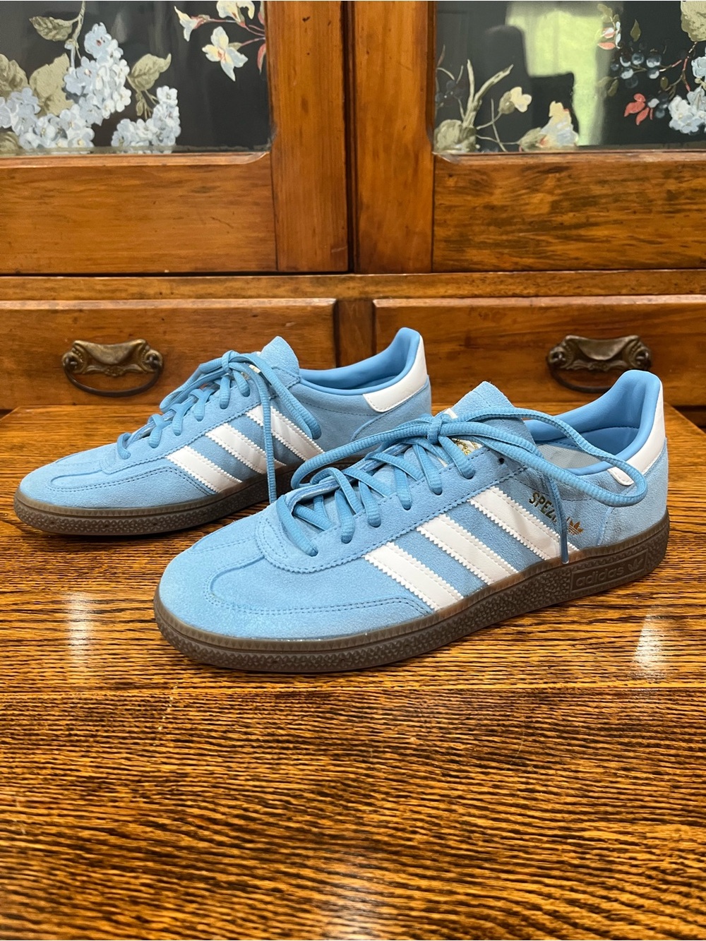Men’s Adidas Handball Spezial Size 8 – Light Blue/White Suede Gum Sole